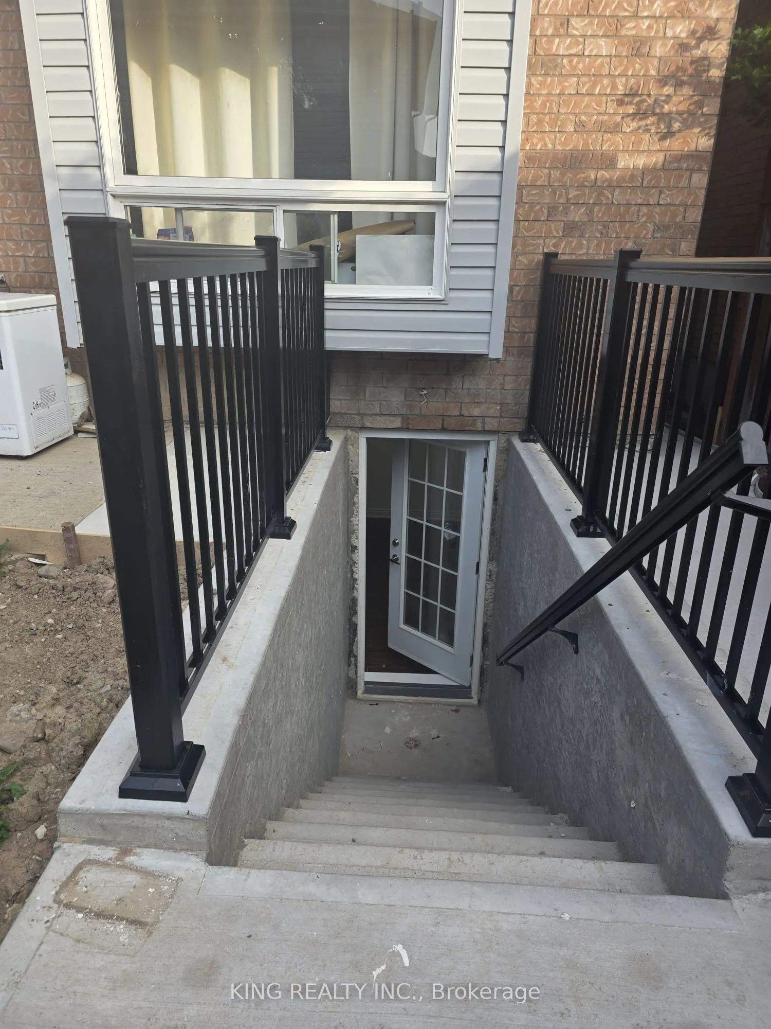 Detached Home For Lease | W13528314