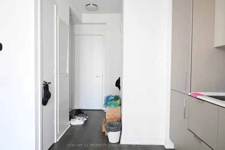3900 Confederation Parkway 1405, Mississauga, ON L5B 0M3