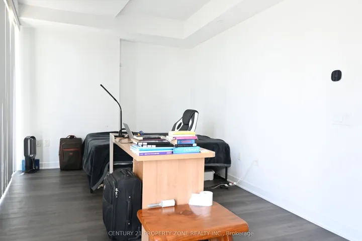 3900 Confederation Parkway 1405, Mississauga, ON L5B 0M3