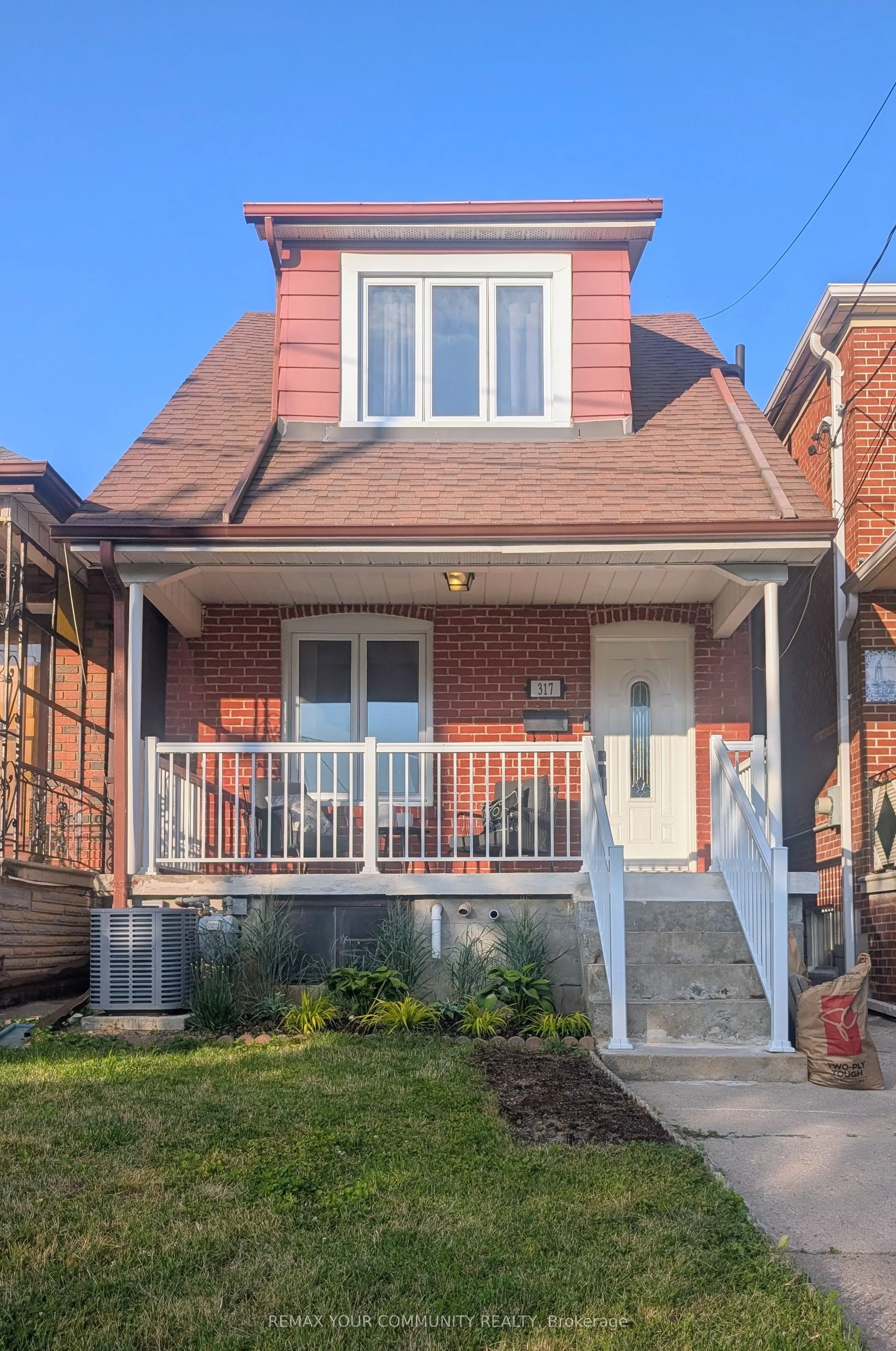 Detached Home For Lease | W13535214