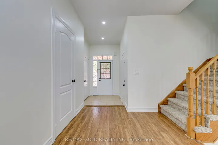 3332 Angel Pass Drive, Mississauga, ON L5M 7K2