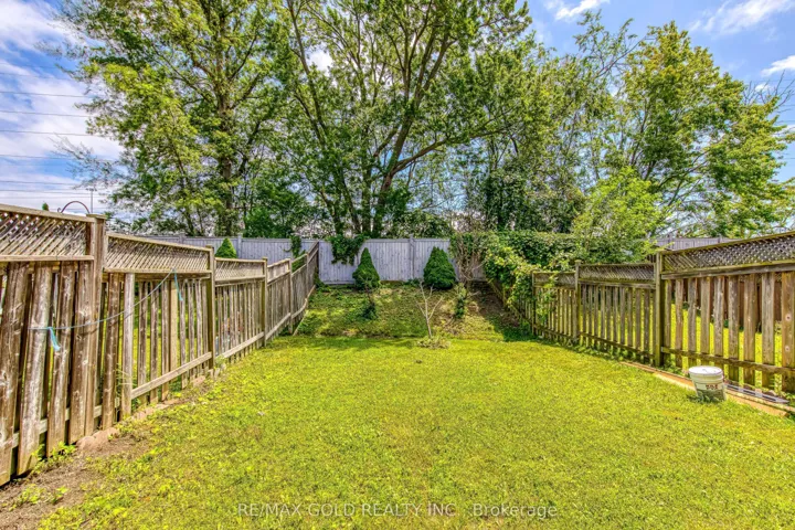 3332 Angel Pass Drive, Mississauga, ON L5M 7K2