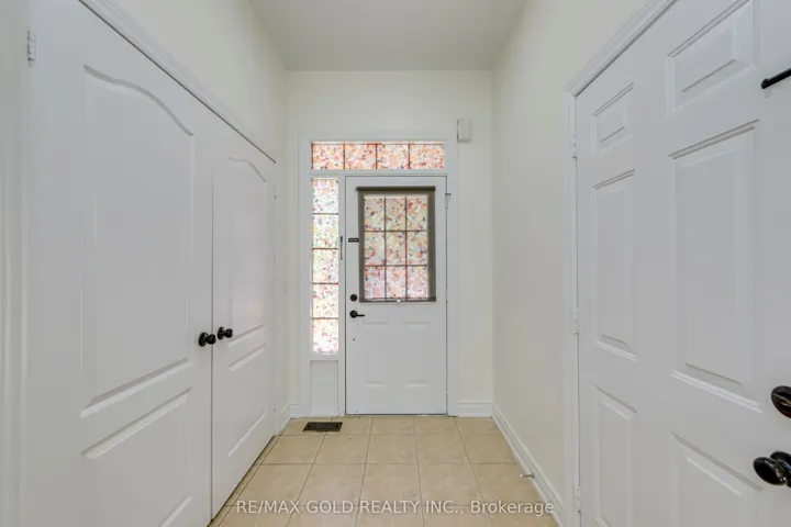 3332 Angel Pass Drive, Mississauga, ON L5M 7K2