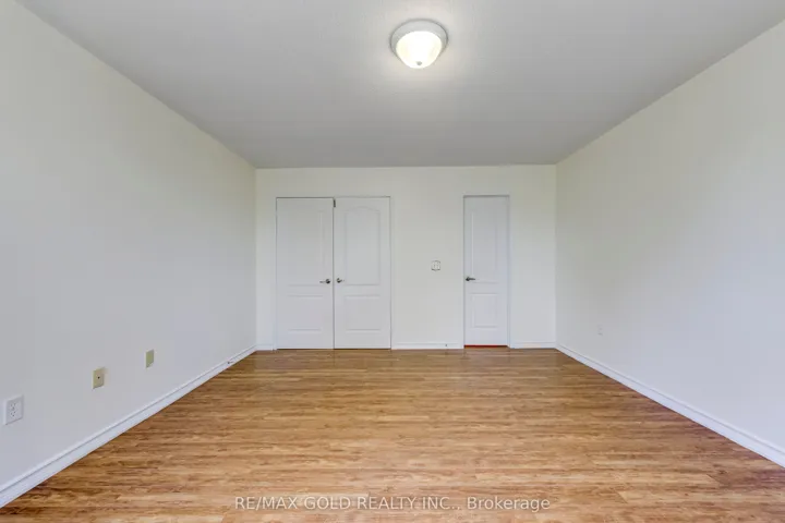 3332 Angel Pass Drive, Mississauga, ON L5M 7K2
