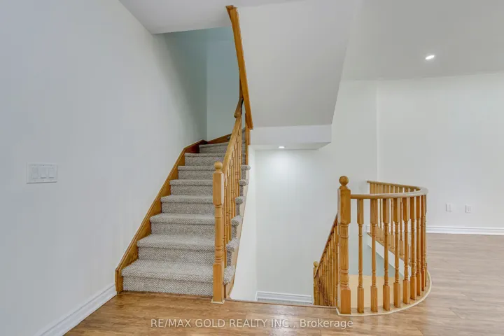 3332 Angel Pass Drive, Mississauga, ON L5M 7K2