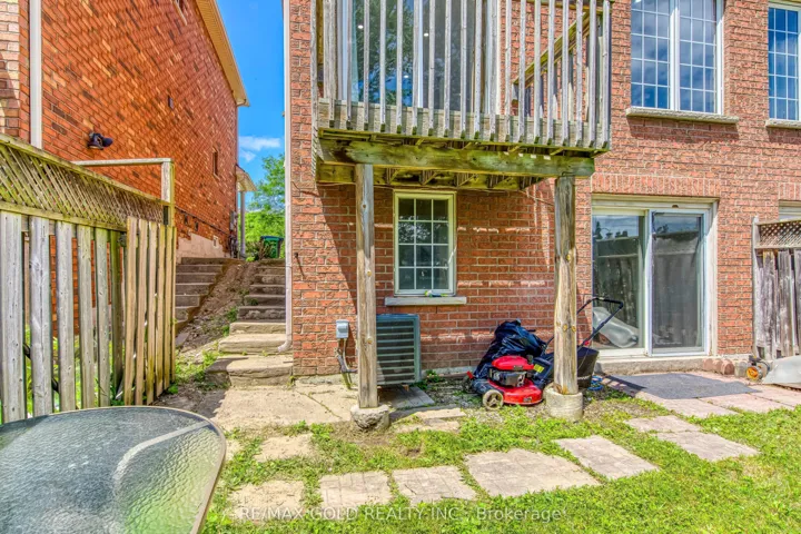 3332 Angel Pass Drive, Mississauga, ON L5M 7K2