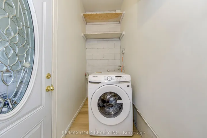 3332 Angel Pass Drive, Mississauga, ON L5M 7K2