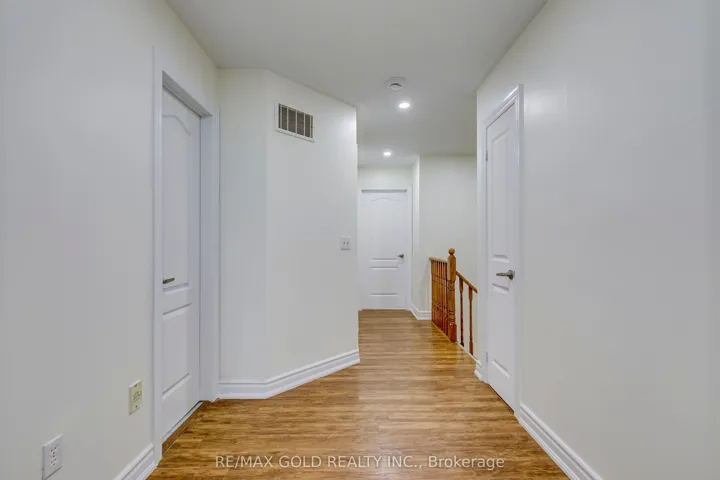 3332 Angel Pass Drive, Mississauga, ON L5M 7K2