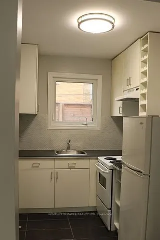 78 Fifth Street 4, Toronto W08, ON M8V 2Z3