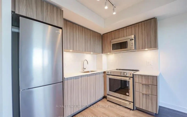 30 Samuel Wood Way, Toronto W08, ON M9B 0C9