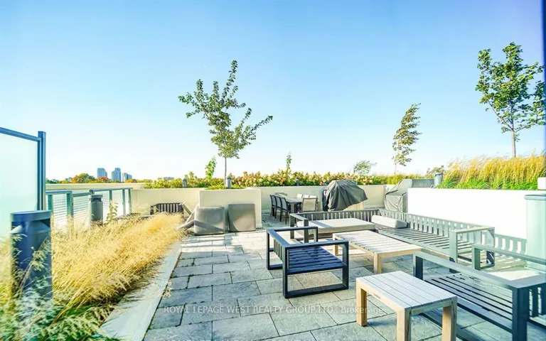 30 Samuel Wood Way, Toronto W08, ON M9B 0C9