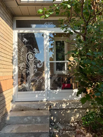 630 Leatherleaf Drive, Mississauga, ON L4Z 3Z1