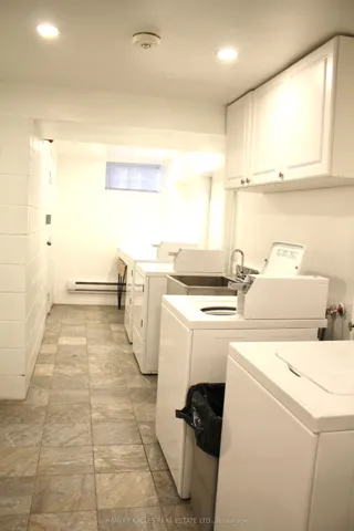 58 Rosemount Avenue W 8, Toronto W04, ON M9N 3B3