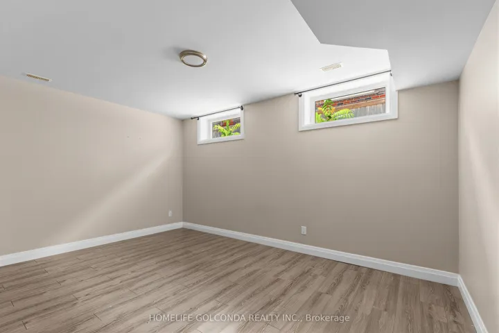 67 Mcadam Avenue, Toronto W04, ON M6A 1S6