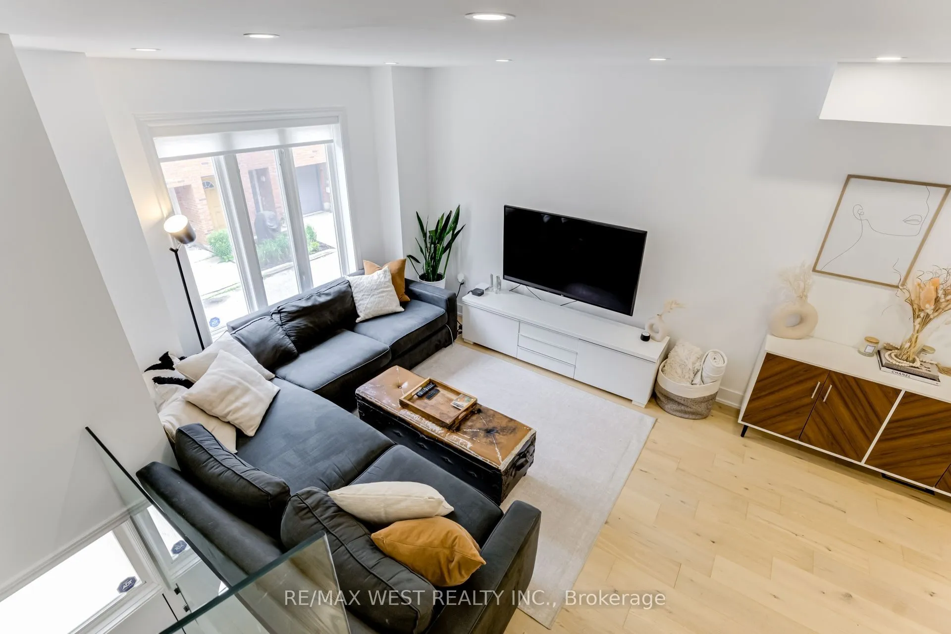 Property For Lease | W13538106