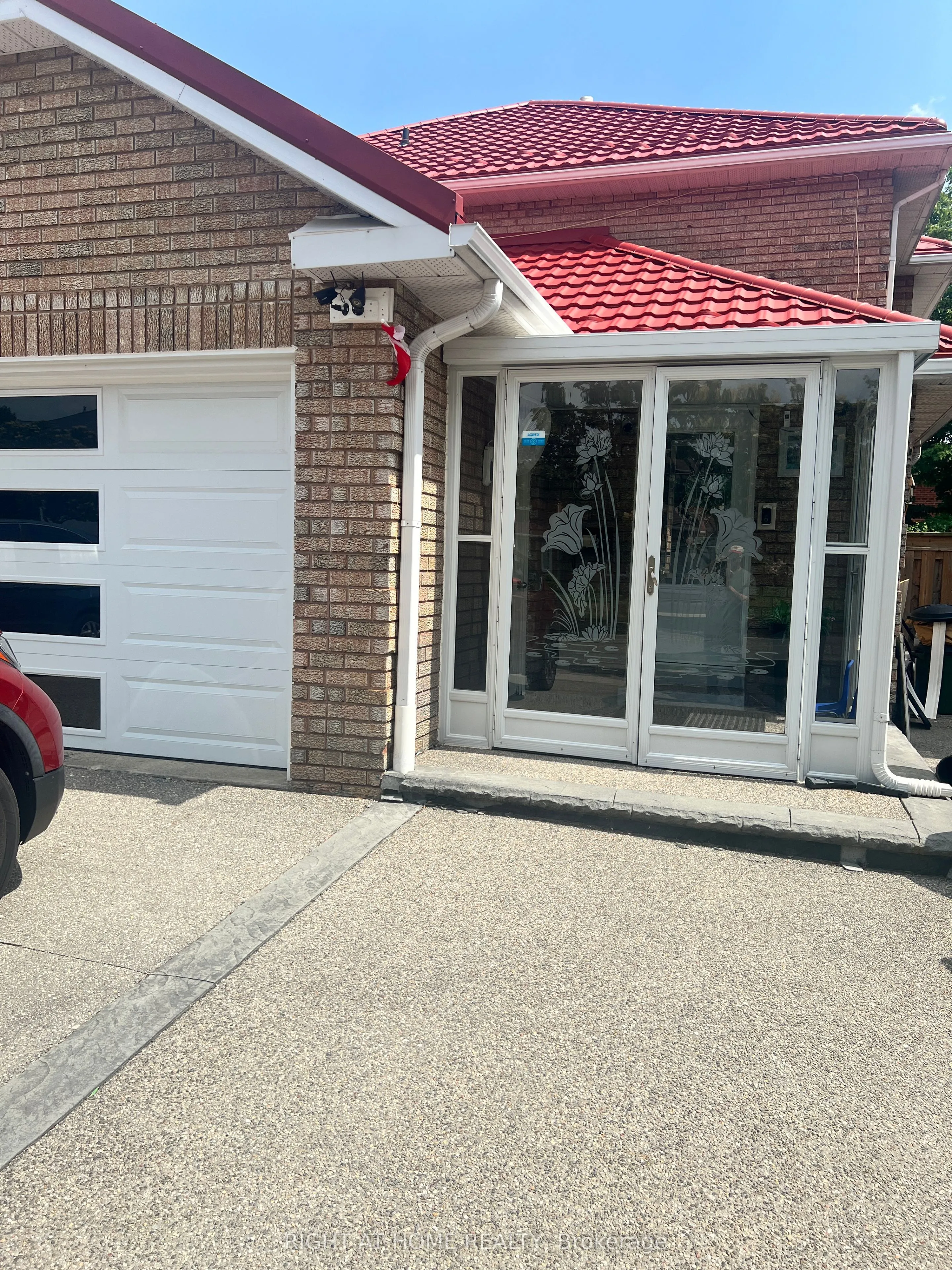 Detached Home For Lease | W13544846