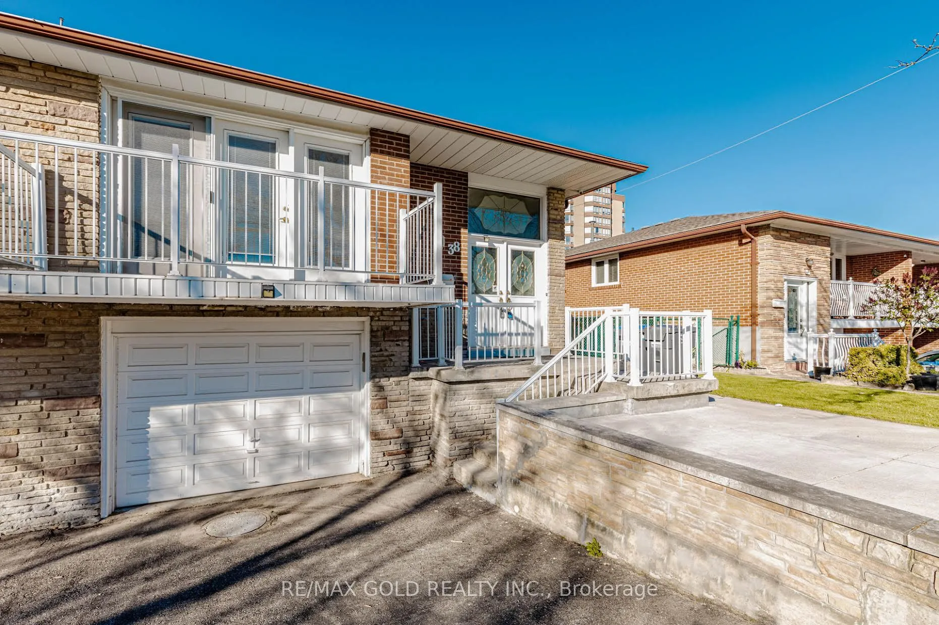 Semi-Detached Home For Sale | W13551996