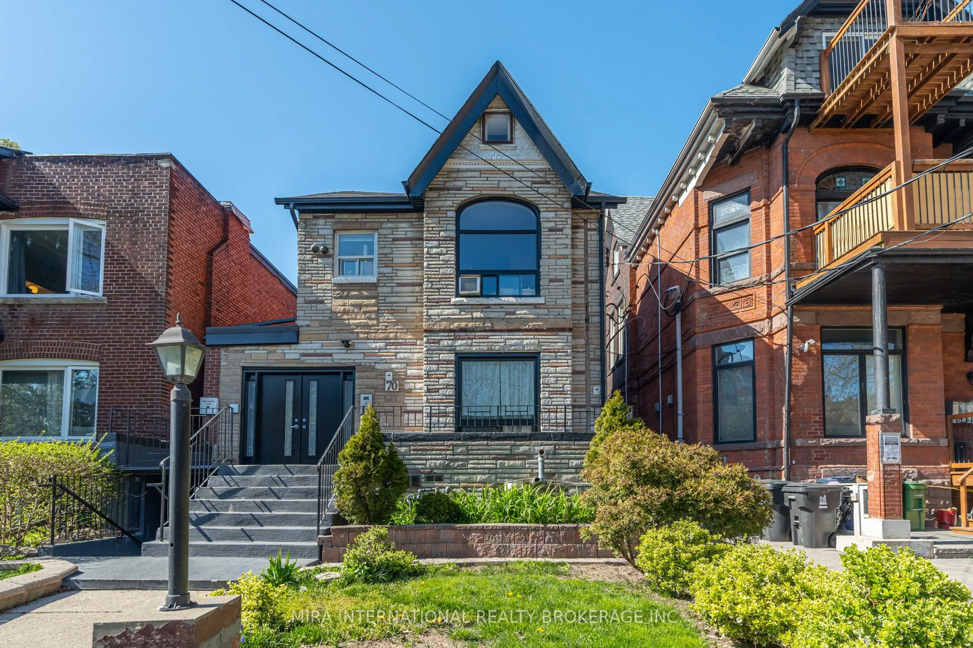 Detached Home For Lease | W13552182