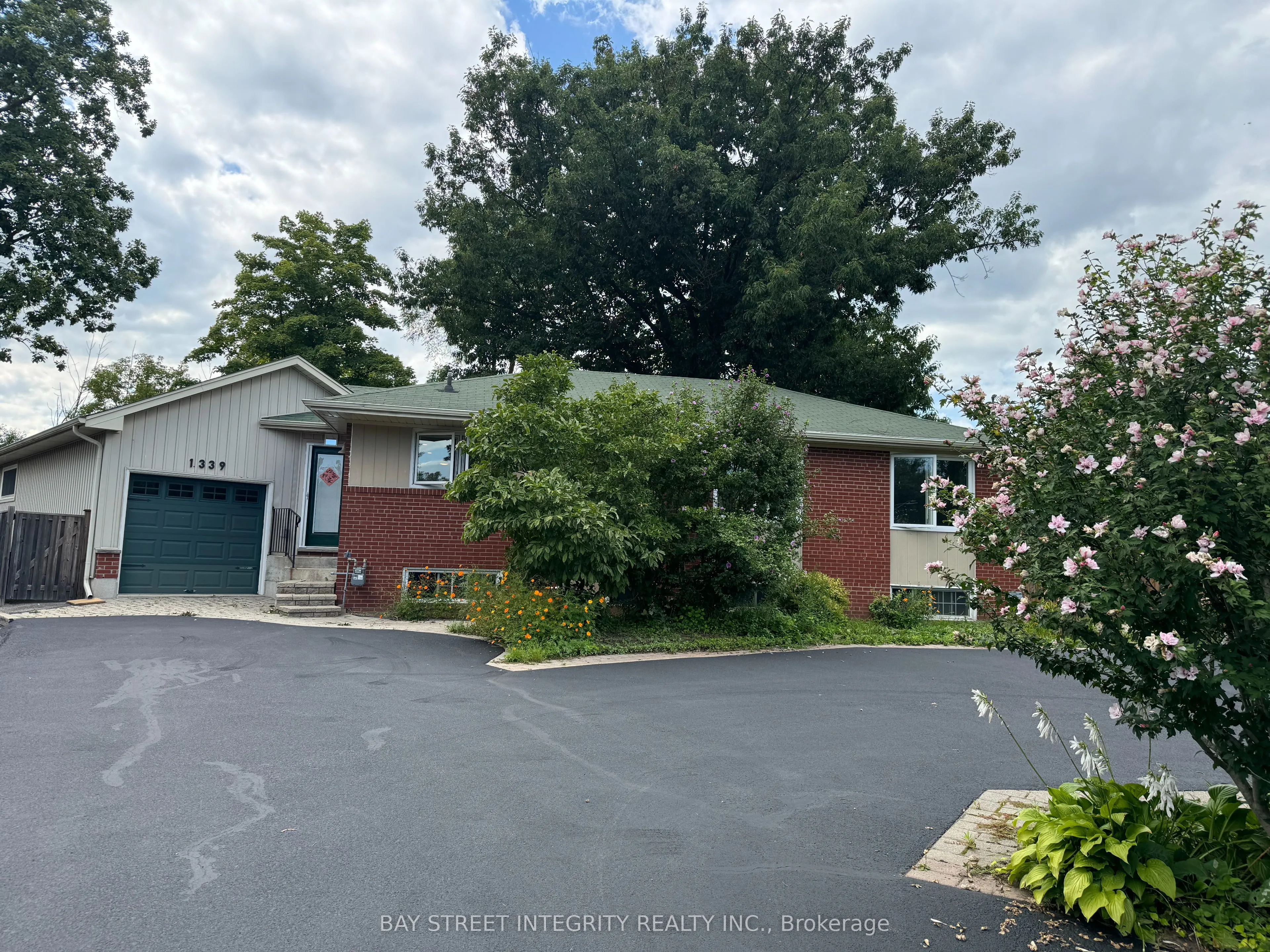 Detached Home For Lease | W13552350