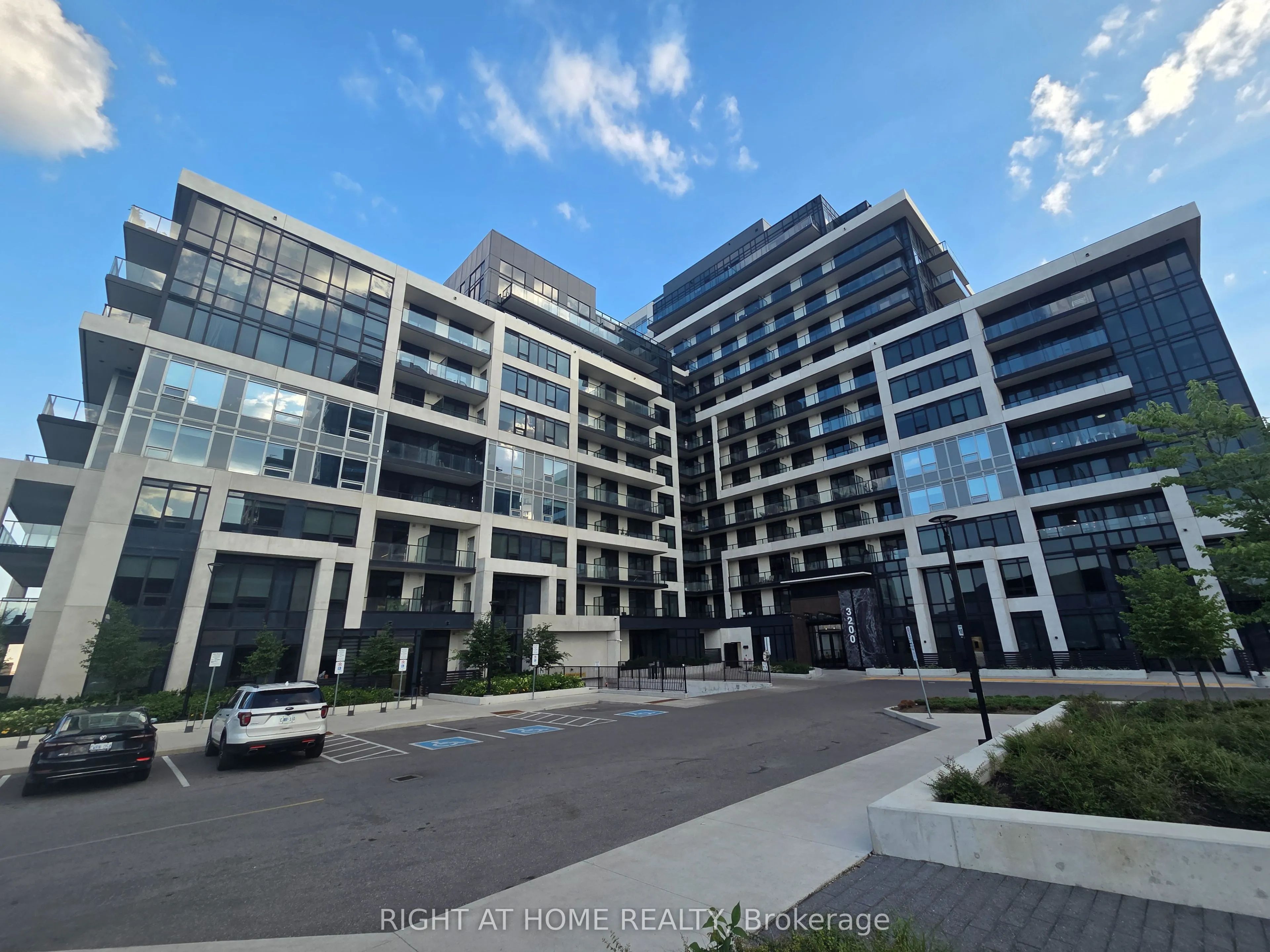 Property For Lease | W13553682