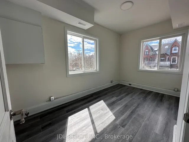5 Sorauren Avenue 5, Toronto W01, ON M6R 2C6