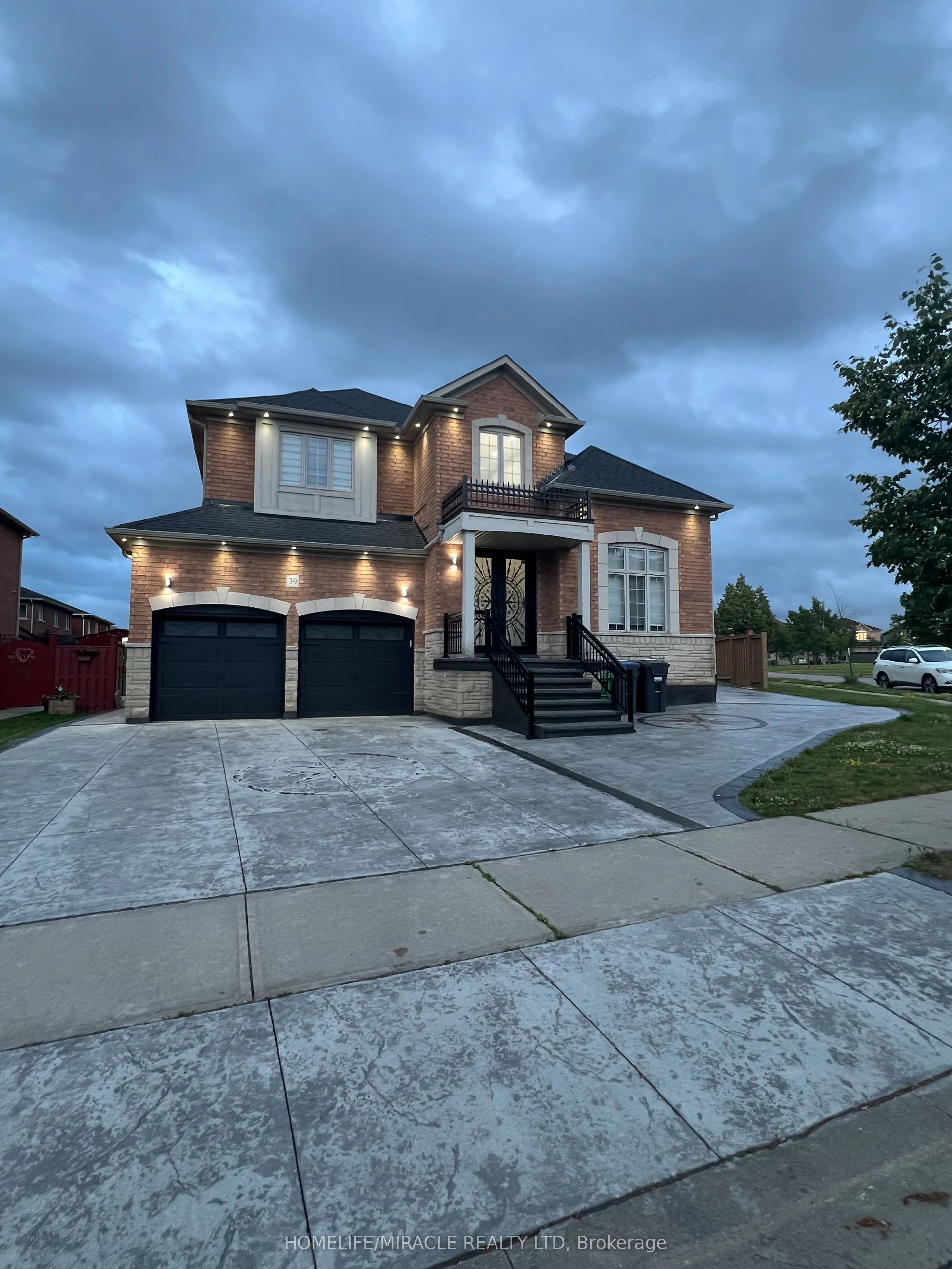Detached Home For Sale | W13554458