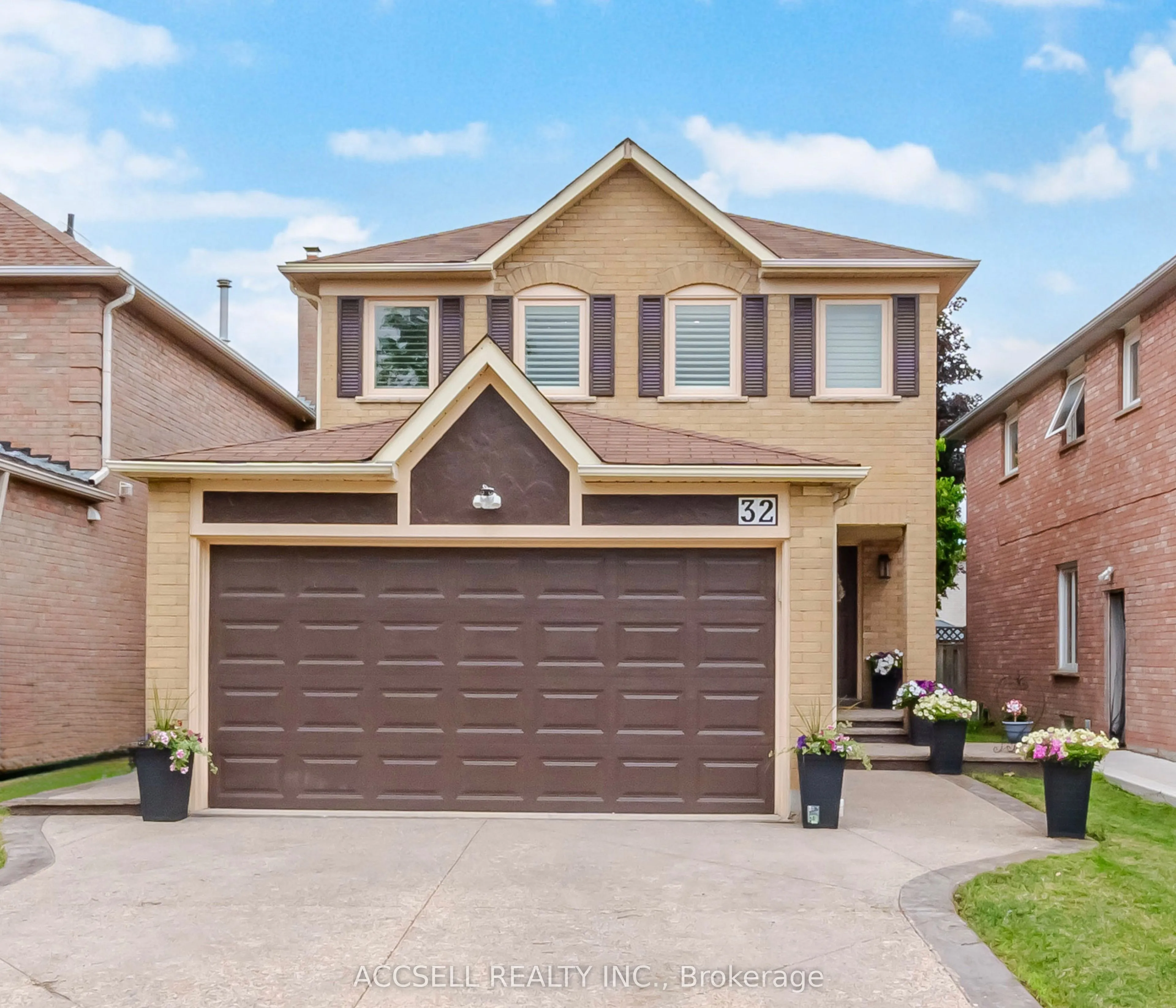Detached Home For Sale | W13554928