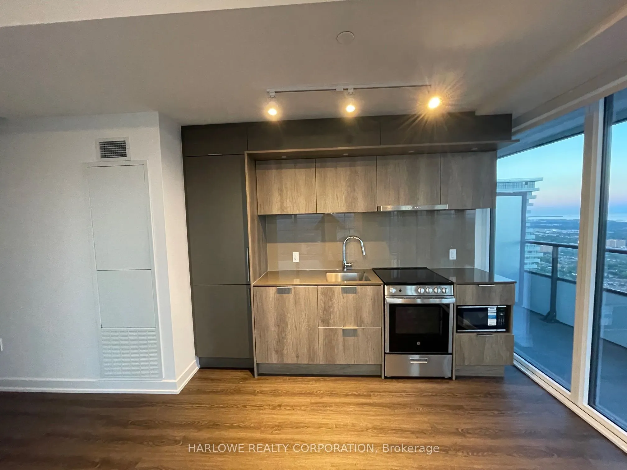 Property For Lease | W13557280