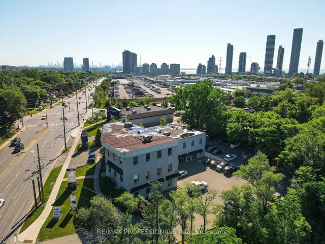 523 The Queensway Way 107, Toronto W07, ON M8Y 1J7