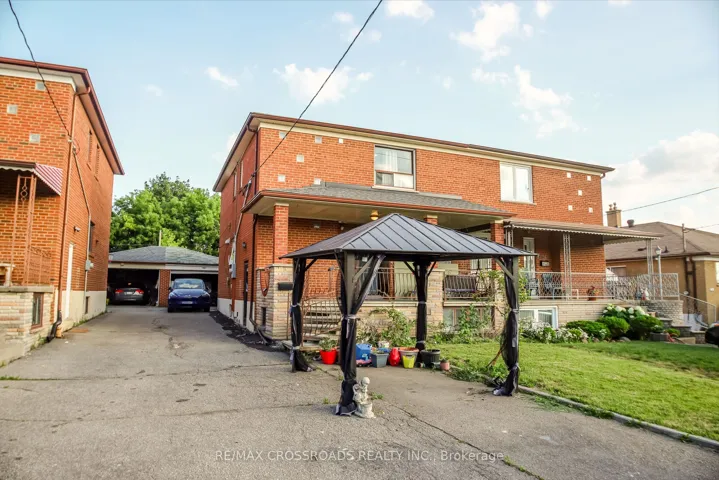 53 Giltspur Drive, Toronto W05, ON M3L 1M4