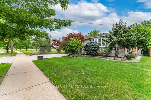 87 Hullmar Drive, Toronto W05, ON M3N 2E2
