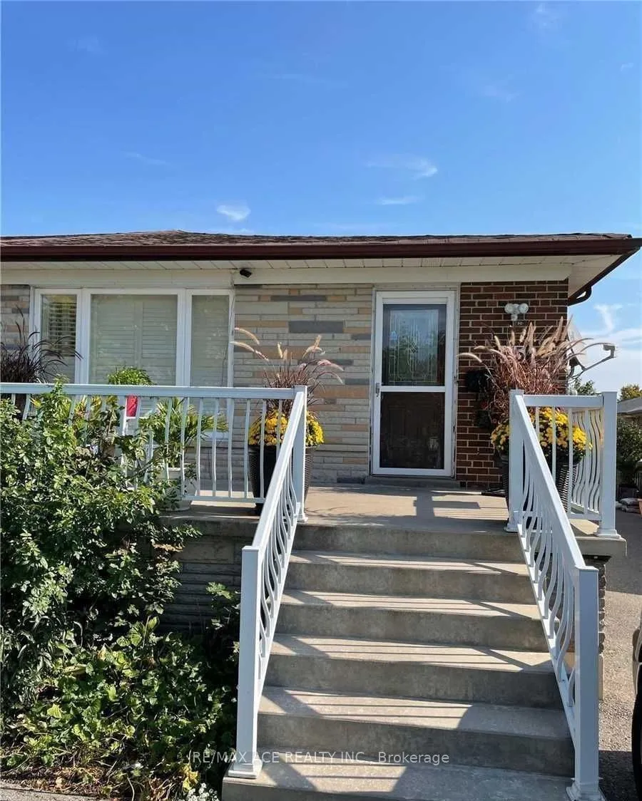 Semi-Detached Home For Lease | W13588642