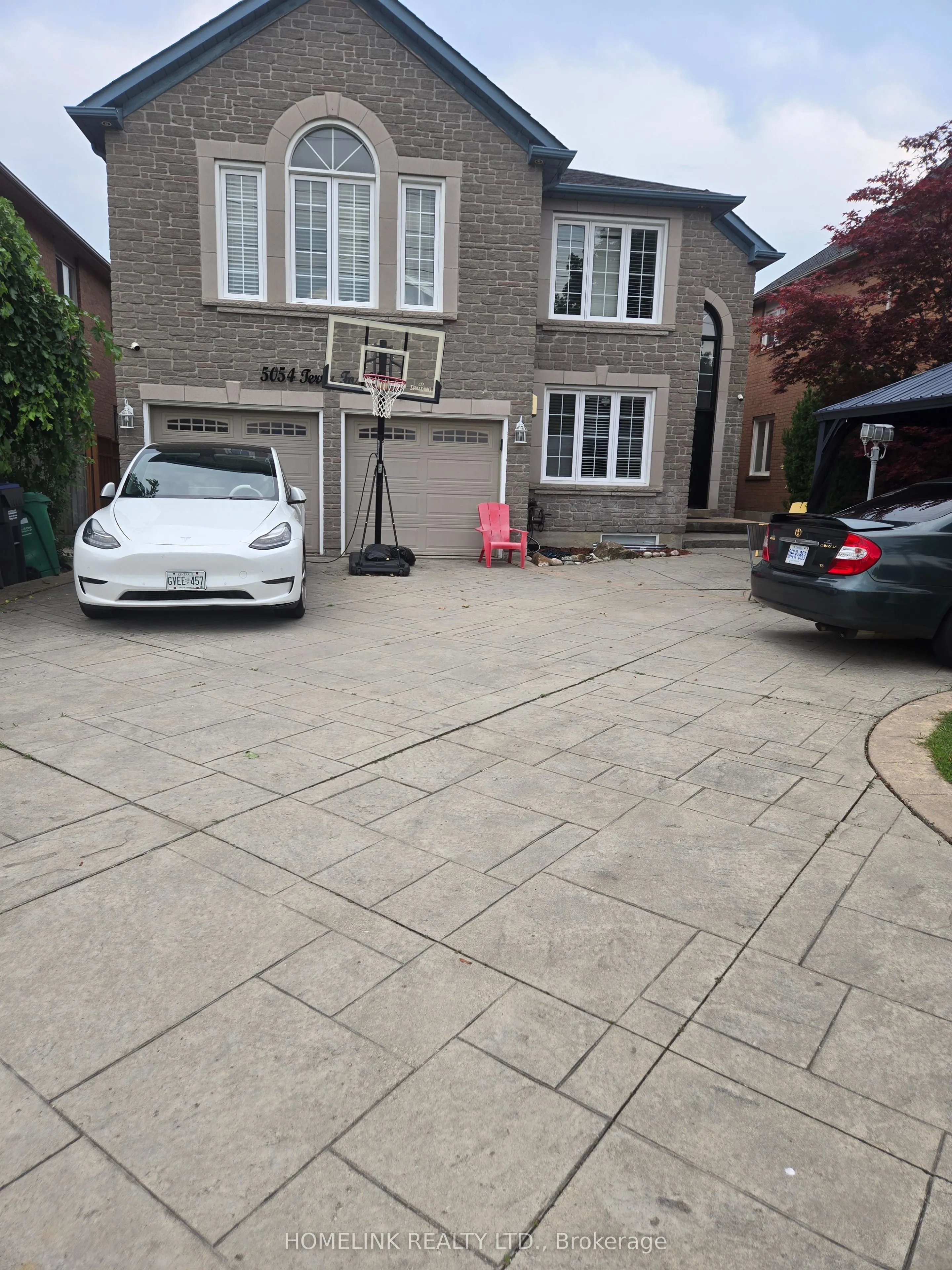 Detached Home For Lease | W13654538