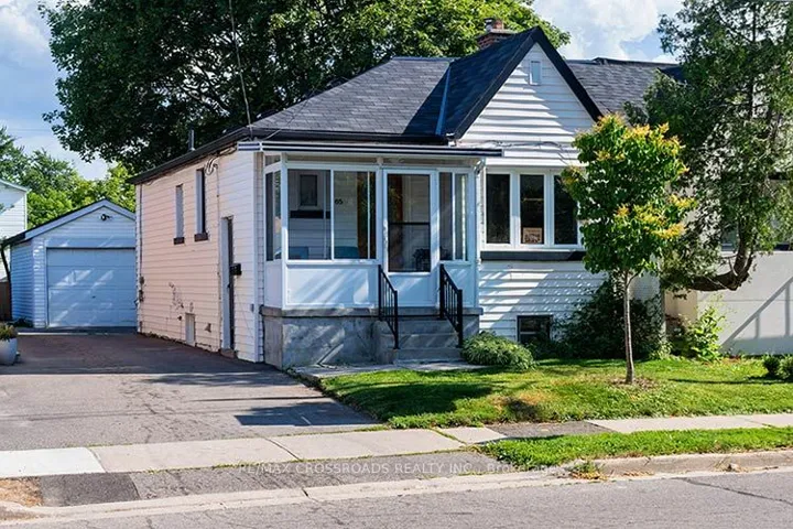 65 Manitoba Street, Toronto W06, ON M8Y 1E1