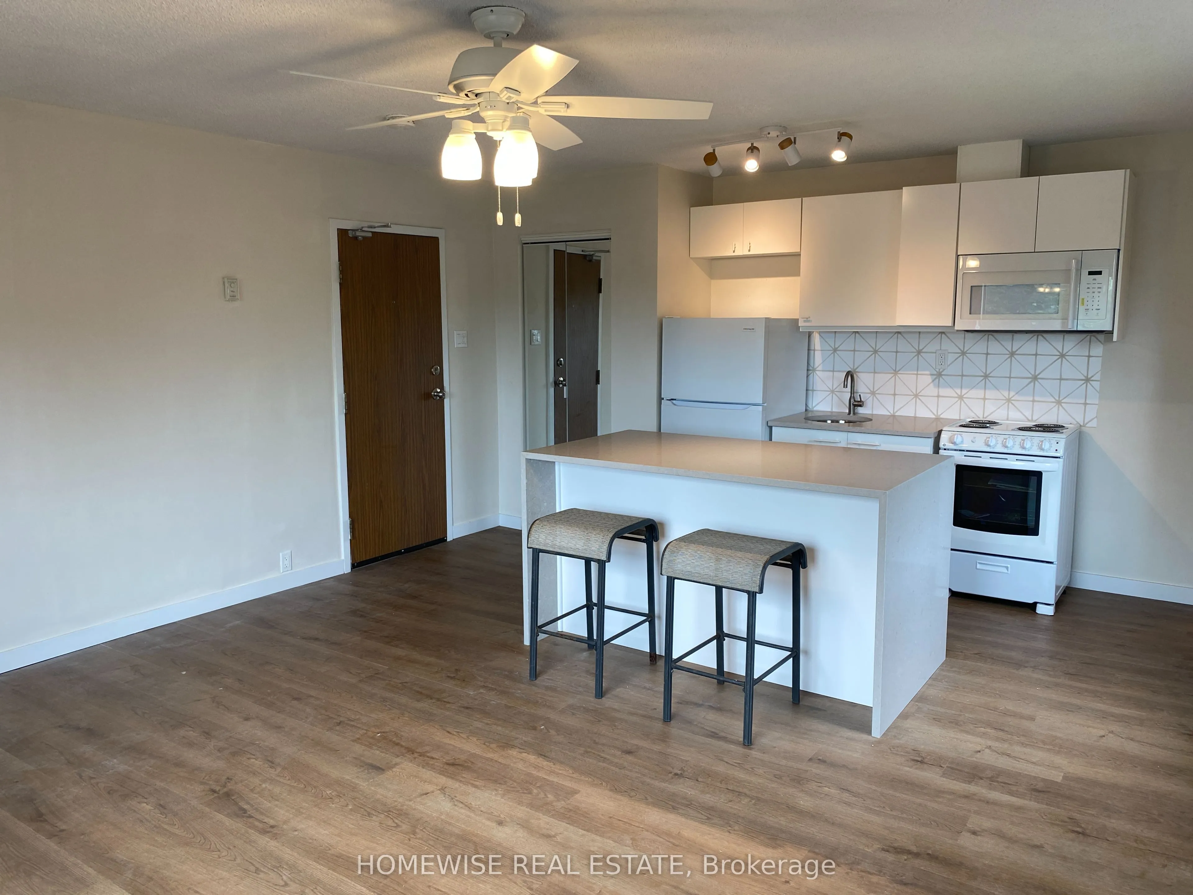 Multiplex For Lease | W13663078