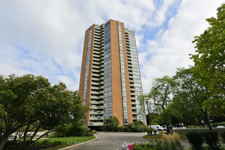 2010 Islington Avenue, Toronto W09, ON M9P 3S8