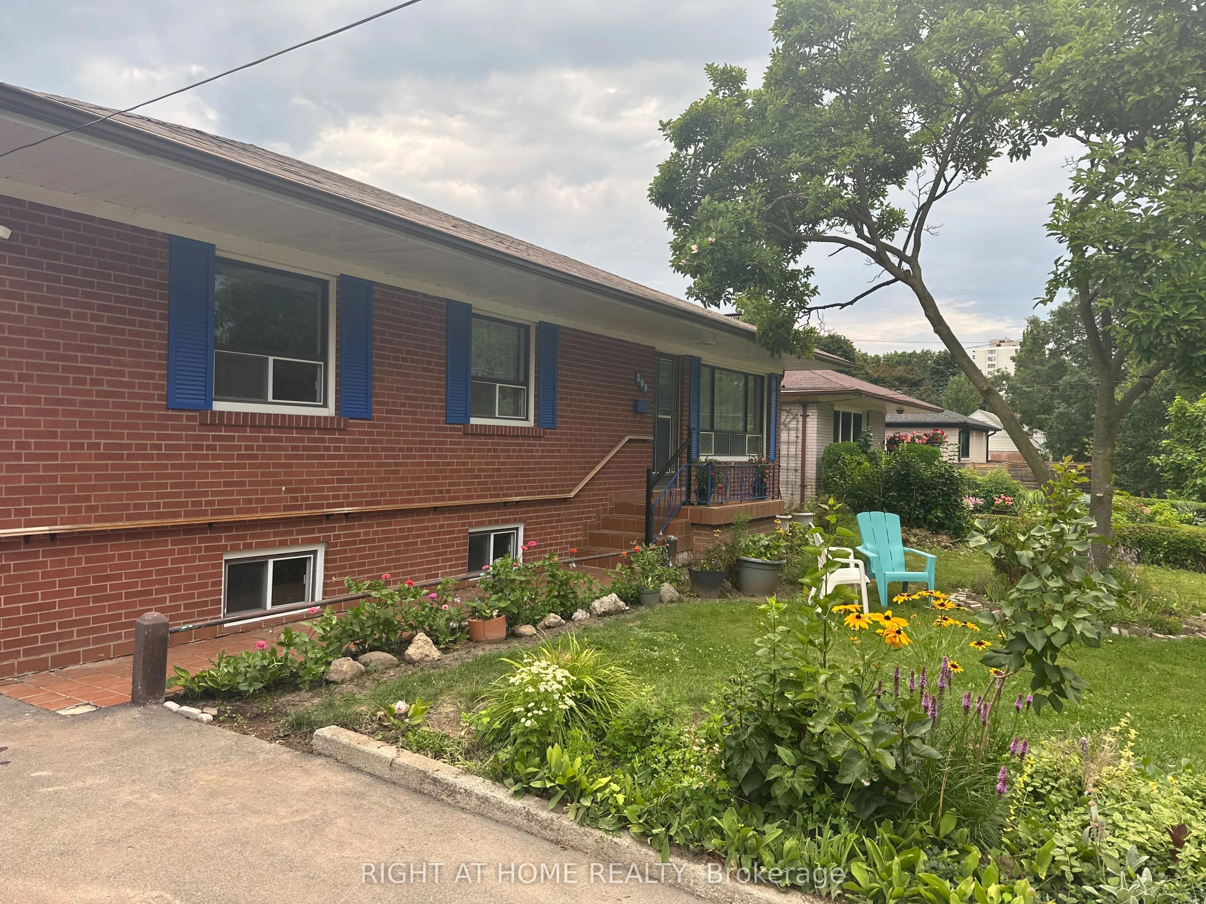 Detached Home For Lease | W13673942