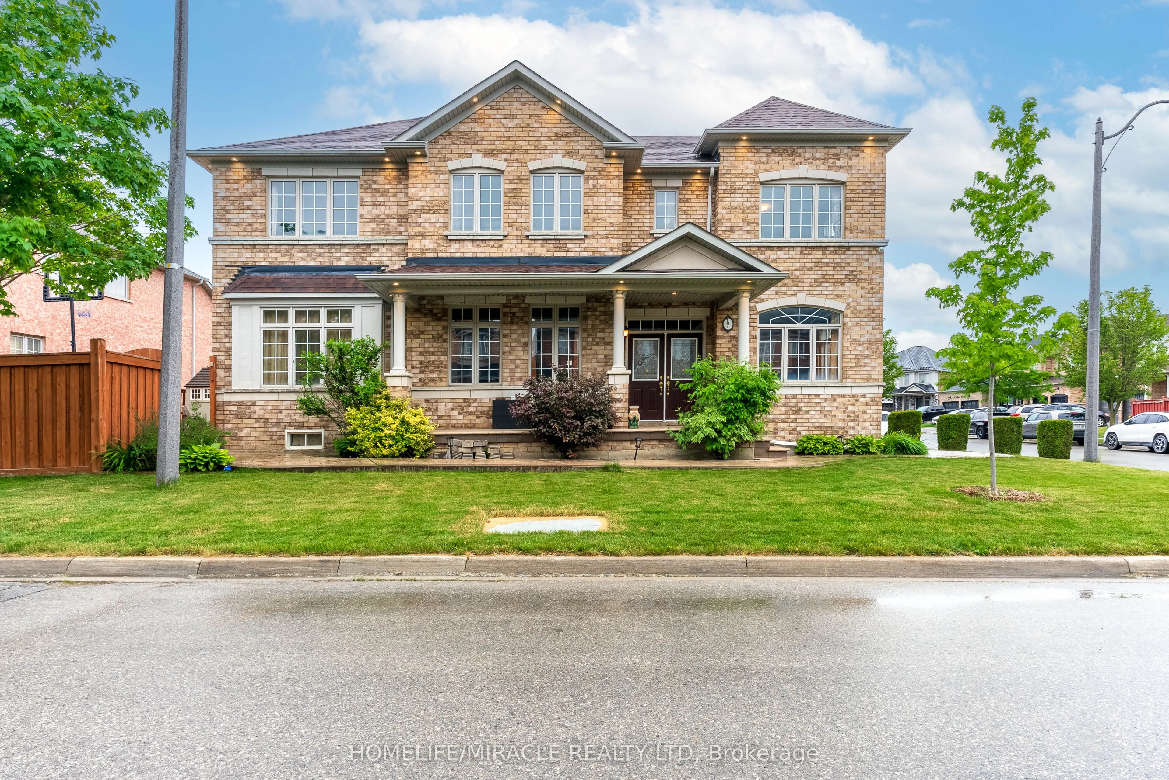 Detached Home For Sale | W13677224