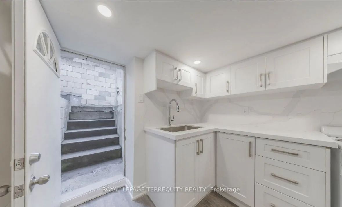 Triplex For Lease | W13682344