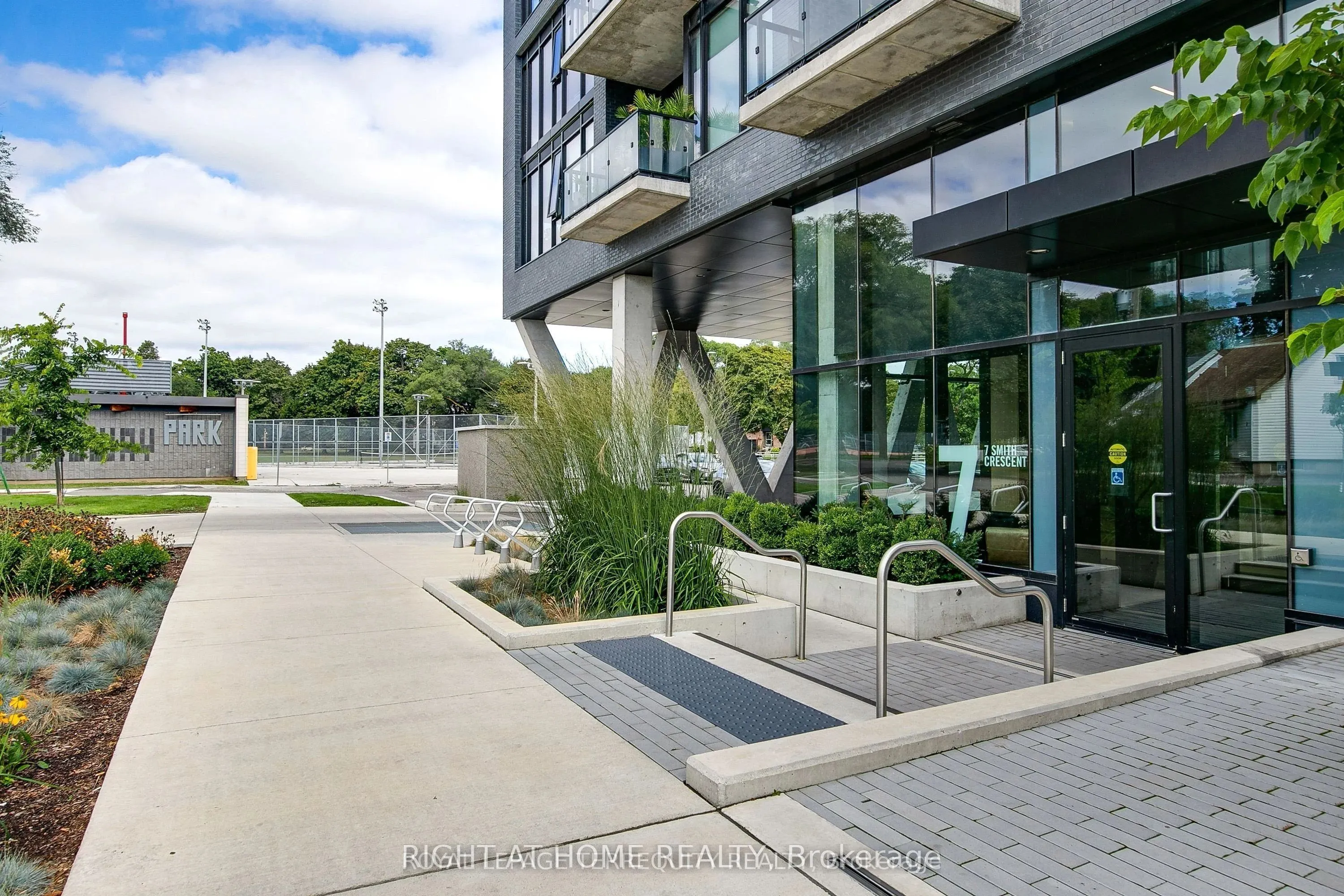 Property For Lease | W13682692