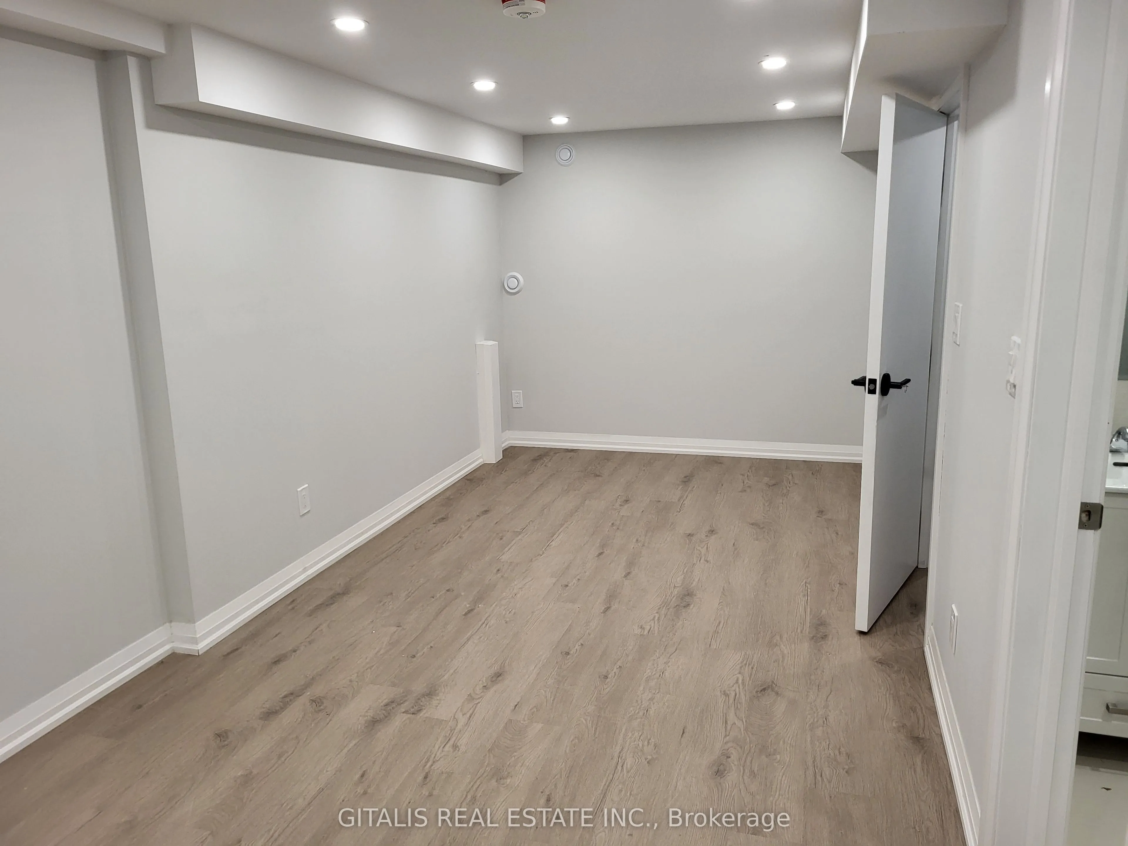 Detached Home For Lease | W13692084