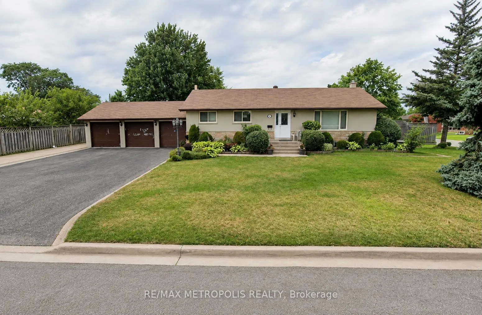 Detached Home For Lease | W13693352
