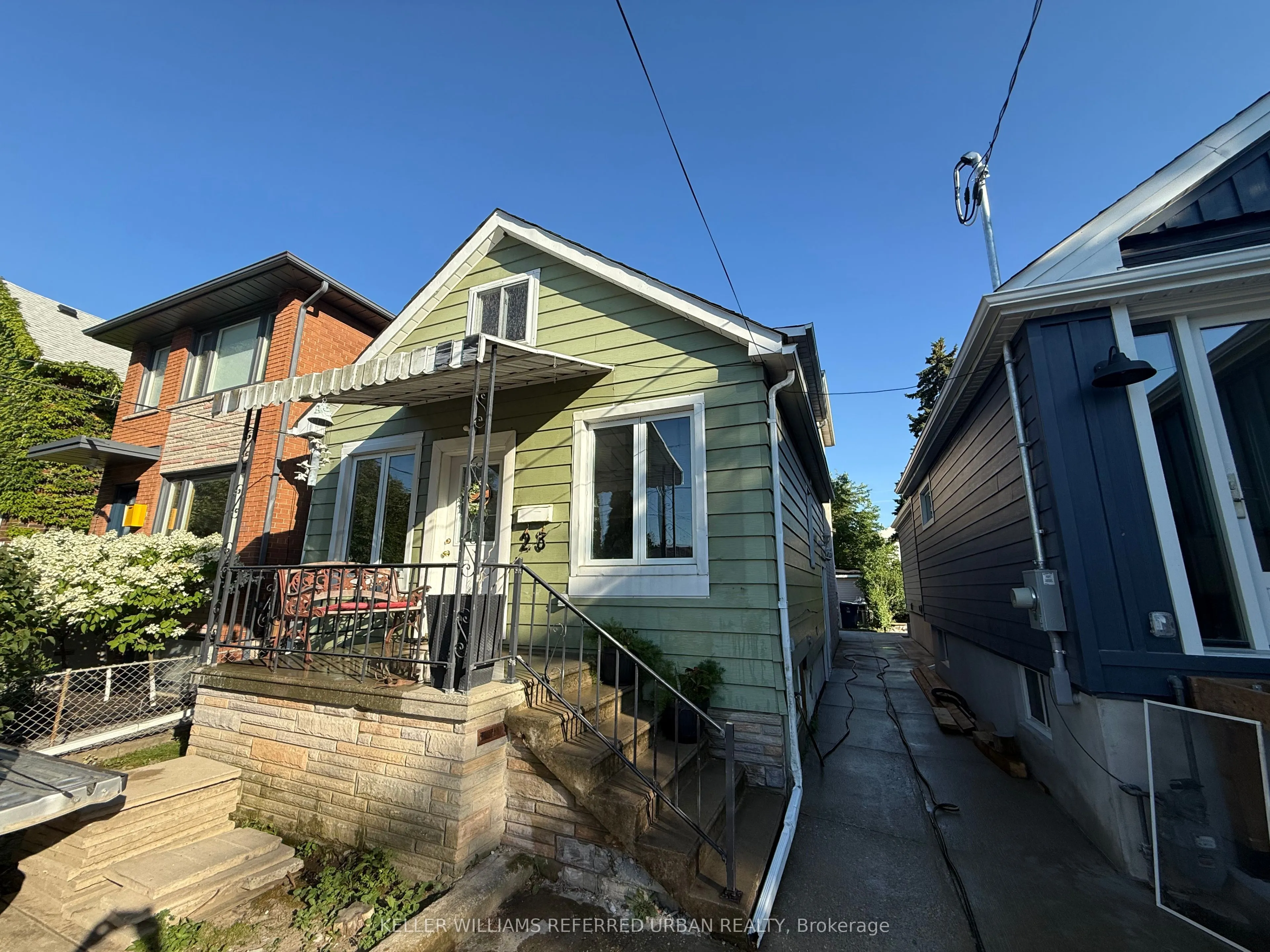 Detached Home For Lease | W13695376