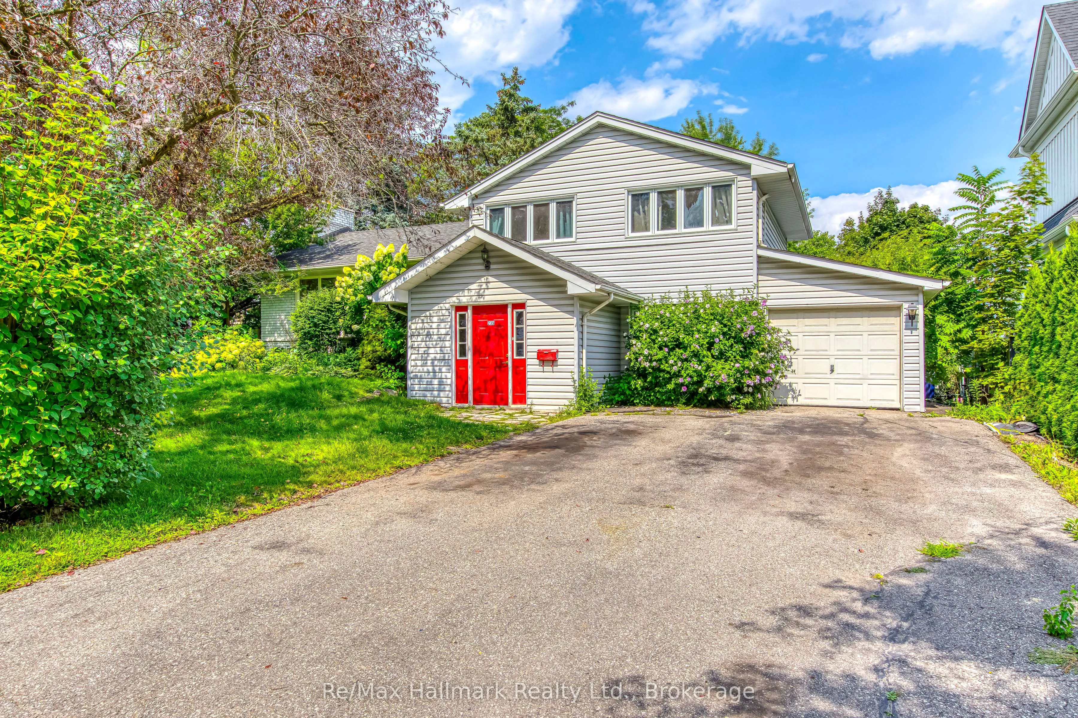 Detached Home For Lease | W13699396
