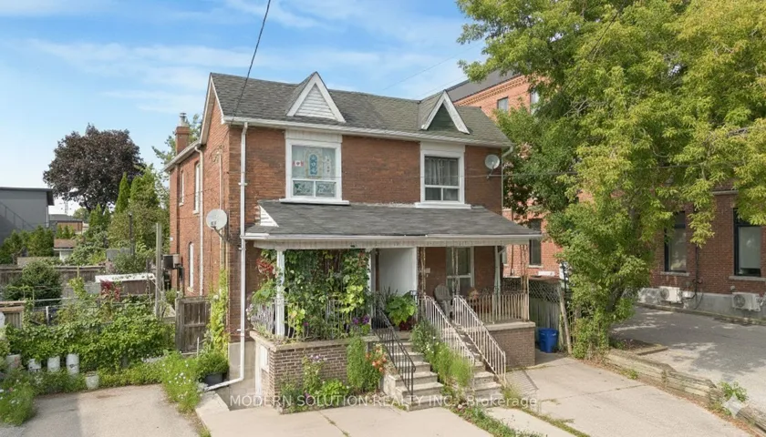 2 Rockwell Avenue, Toronto W03, ON M6N 1N3
