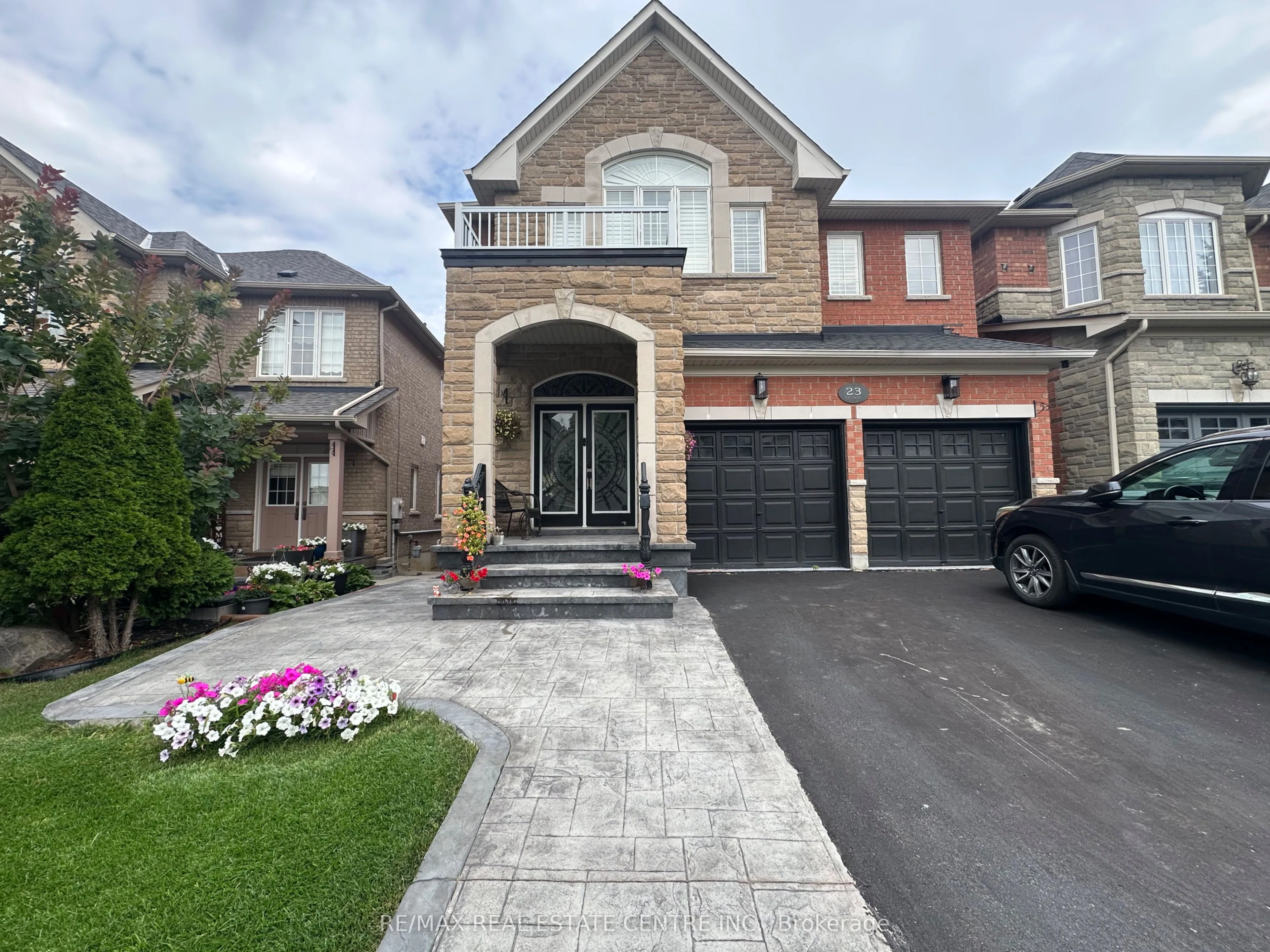 Detached Home For Lease | W13704898