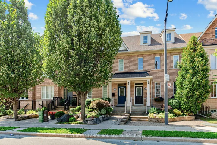 28 Herzberg Gardens, Toronto W05, ON M3J 3P4