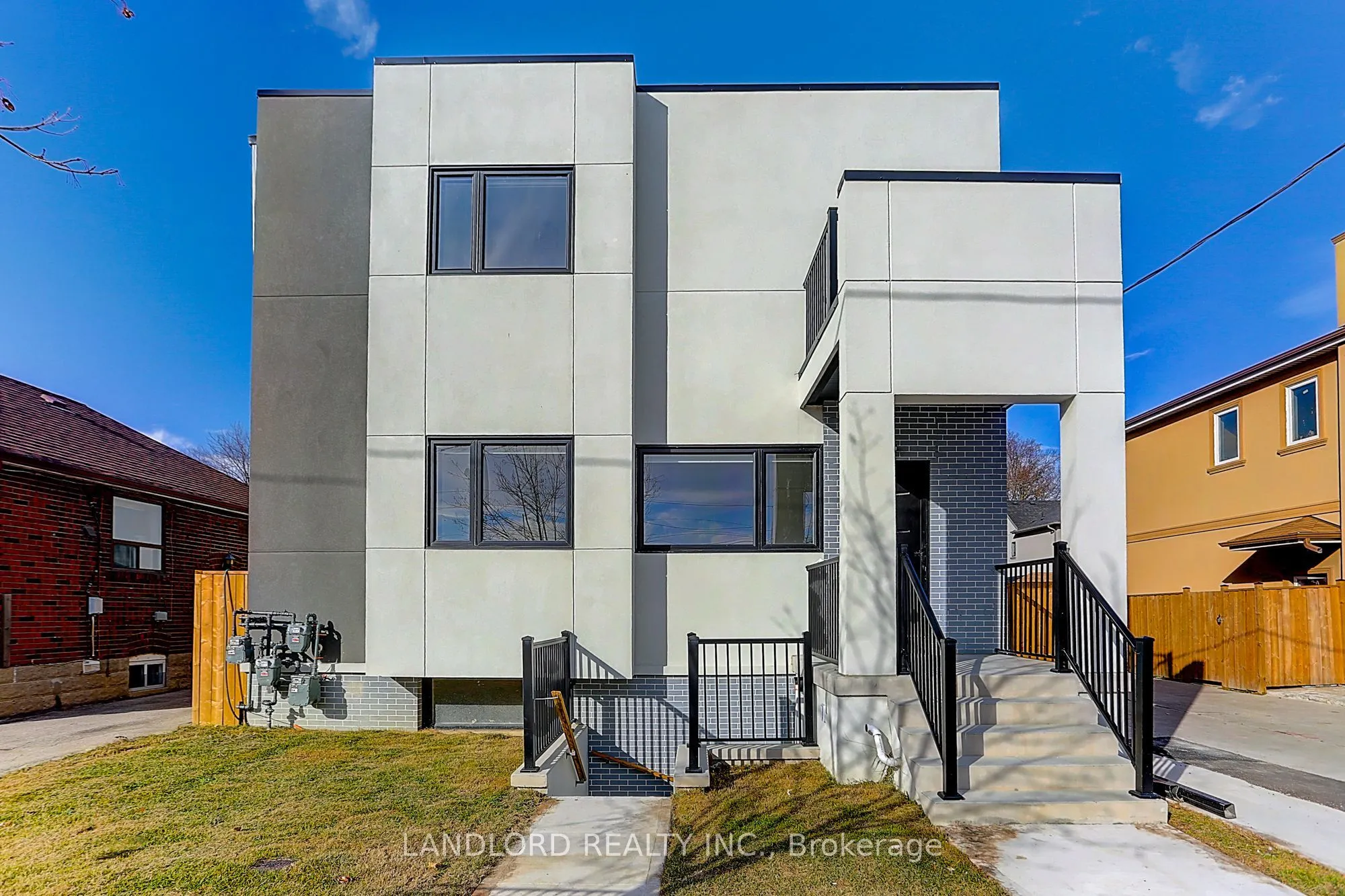 Detached Home For Lease | W13715142