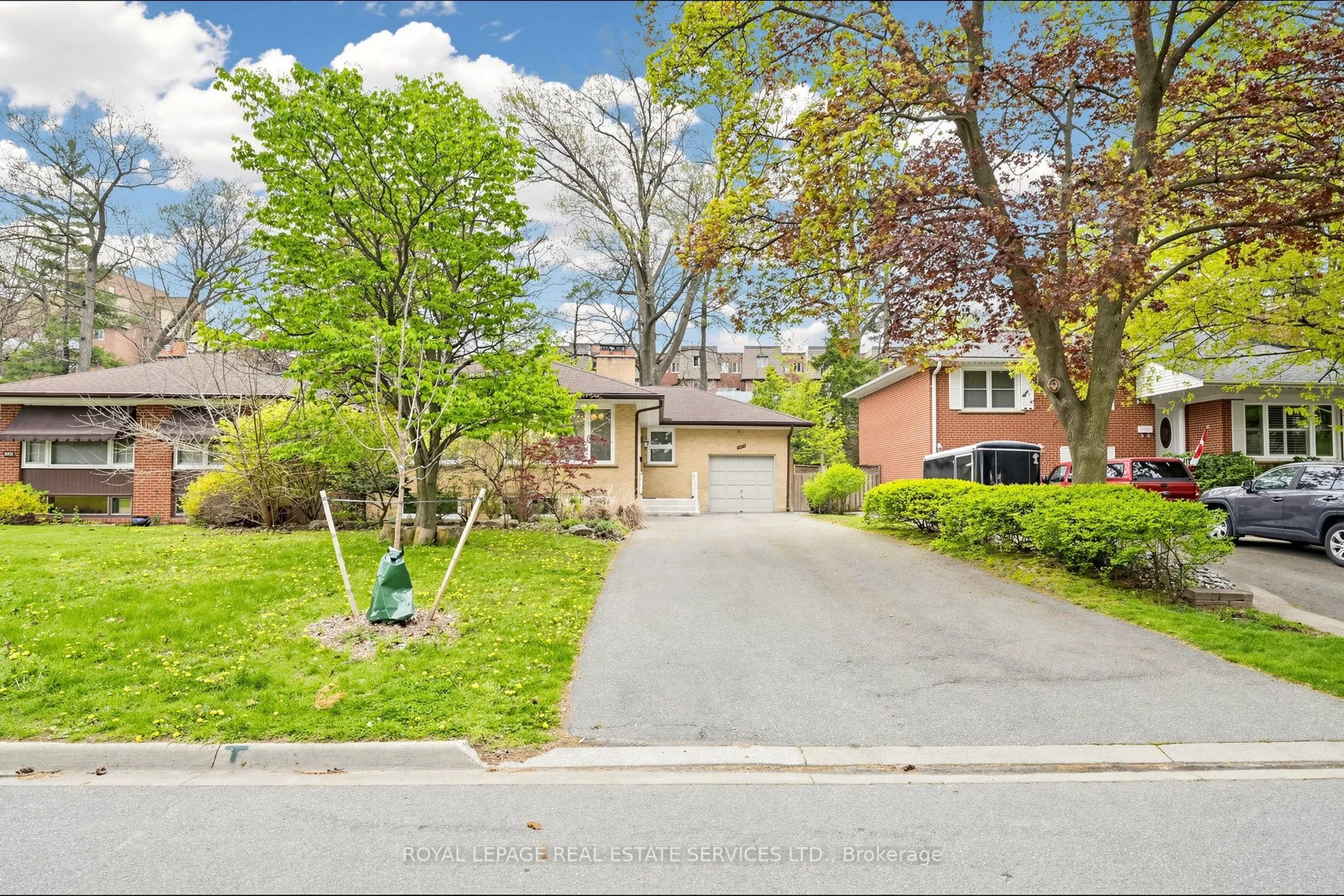 Detached Home For Sale | W13716000