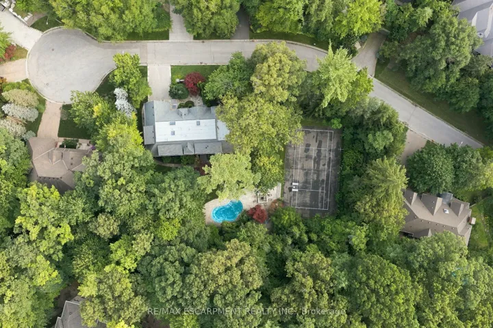 2035A Heartwood Court, Mississauga, ON L5C 4P7